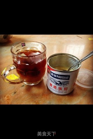 超级简单三步贵妇人丝滑红午奶茶（红茶伴奶茶）的做法步骤：3