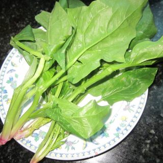 菠菜方便面的做法步骤：2