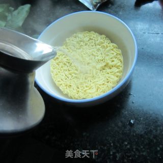 菠菜方便面的做法步骤：4