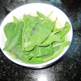 菠菜方便面的做法步骤：6
