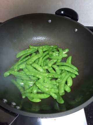 清炒荷兰豆的做法步骤：4
