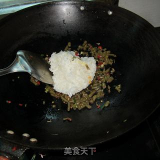 咸豆角蛋液炒饭的做法步骤：4