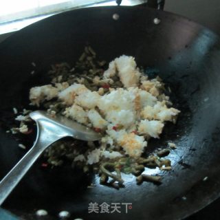 咸豆角蛋液炒饭的做法步骤：5