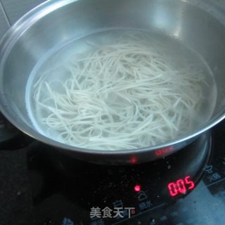 鱼丸汤面的做法步骤：5