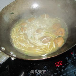 鱼丸汤面的做法步骤：7