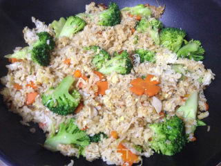 杂锦鲜菇版蛋炒饭的做法步骤：5