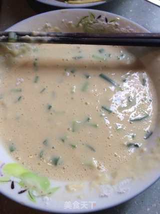 鸡蛋饼的做法步骤：1