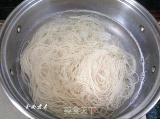 咖喱鱼蛋鲜虾面的做法步骤：14