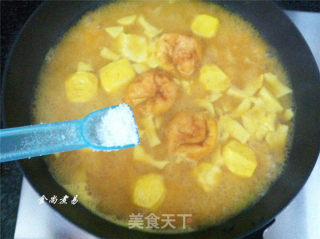 咖喱鱼蛋鲜虾面的做法步骤：18
