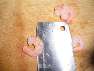 木耳黄瓜炒虾仁的做法步骤：2