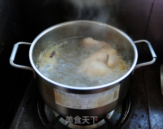 菌菇炖笨鸡的做法步骤：7