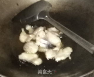杏鲍菇炒巴沙鱼片的做法步骤：4