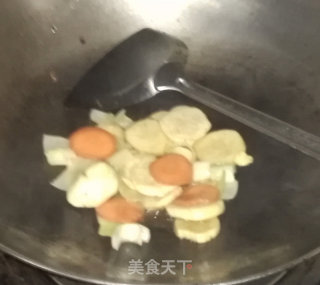 杏鲍菇炒巴沙鱼片的做法步骤：5