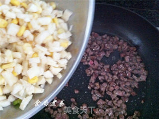 酥脆牛肉卷的做法步骤：5