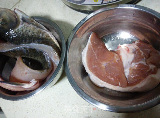 黑木耳鱼丸汤的做法步骤：1