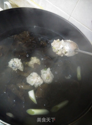 黑木耳鱼丸汤的做法步骤：11