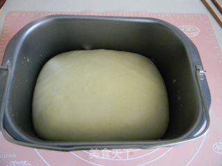 椰蓉蛋黄小餐包的做法步骤：1
