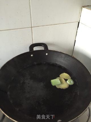 莲藕排骨汤的做法步骤：3
