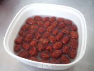 白萝卜红枣鸭骨汤的做法步骤：1