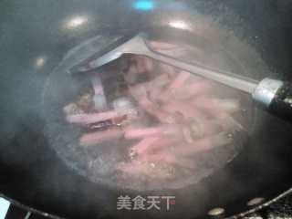 红萝卜丁炒腊肉的做法步骤：6