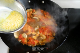 番茄口蘑蛋花汤的做法步骤：10