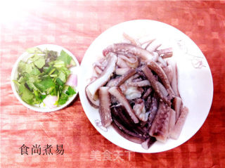 白灼鱿鱼须的做法步骤：2