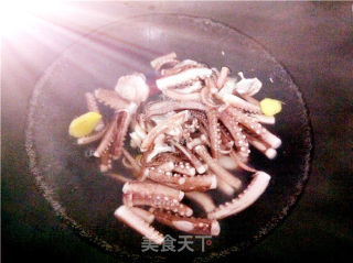 白灼鱿鱼须的做法步骤：5