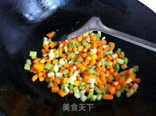 芹菜丁炒馒头的做法步骤：7