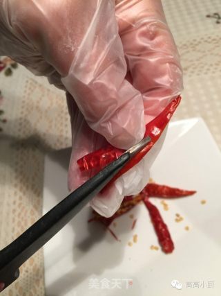 送给有土豆情节的你---干煸土豆条的做法步骤：2