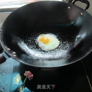 煎鸡蛋丝瓜面的做法步骤：3
