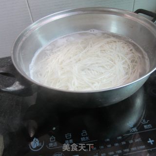 煎鸡蛋丝瓜面的做法步骤：9