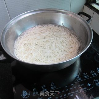 煎鸡蛋丝瓜面的做法步骤：10