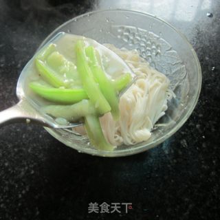 煎鸡蛋丝瓜面的做法步骤：12