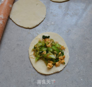 青菜鸭蛋包子的做法步骤：11