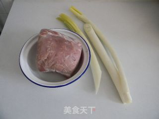 葱包肉的做法步骤：1