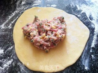 玉米猪肉大馅饼的做法步骤：10