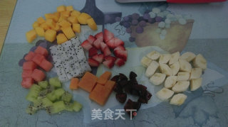 什锦水果布丁的做法步骤：1