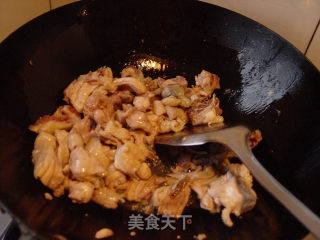 东北四大炖---小鸡炖蘑菇的做法步骤：6