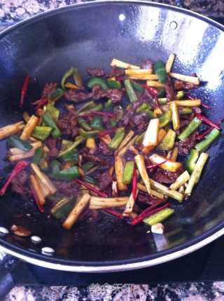 干煸牛肉炒面的做法步骤：7