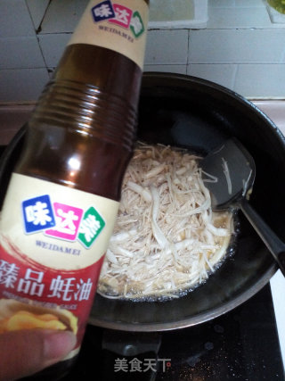 韭菜炒双菇的做法步骤：7