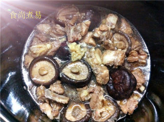 冬菇焖排骨的做法步骤：9