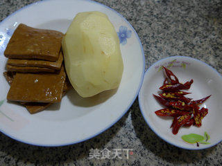 香干炒土豆的做法步骤：1