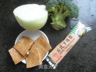 炒时蔬沙拉的做法步骤：1
