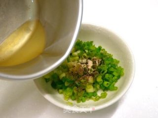 盐葱银丝海蜇皮 ☆唬很大海蜇皮2的做法步骤：2