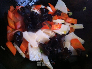 胡萝卜炒竹笋的做法步骤：8