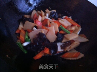 胡萝卜炒竹笋的做法步骤：10