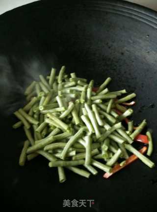 豇豆爆鸡胗的做法步骤：3