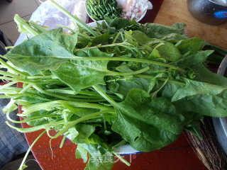 油焖菠菜的做法步骤：1