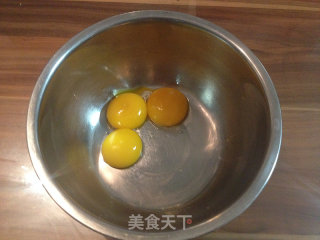 手绘草莓蛋糕卷的做法步骤：2