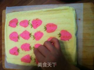 手绘草莓蛋糕卷的做法步骤：12